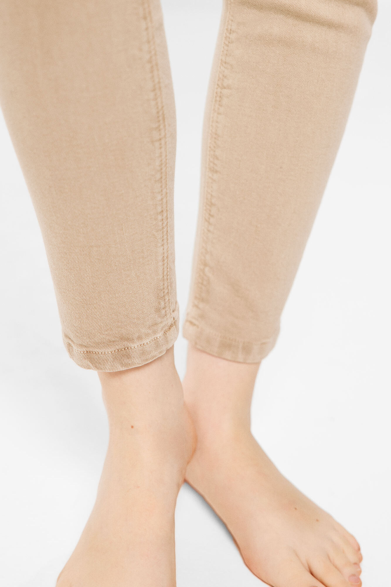 Calça jeans cropped slim colorida