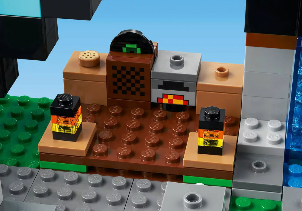LEGO®MINECRAFT™ 21244 - L’AVANT-POSTE DE L’EPEE
