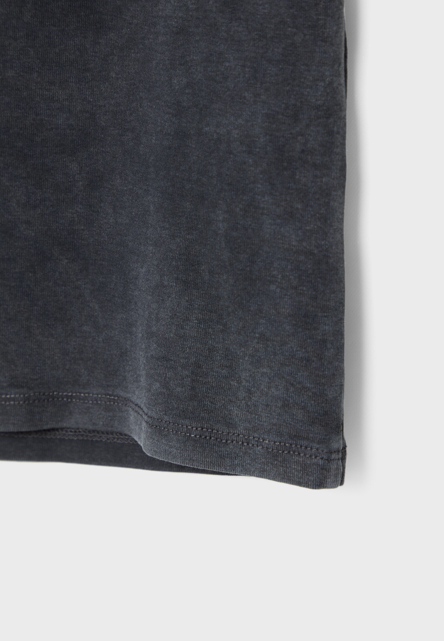 Camiseta cropped de algodão com efeito desbotado
