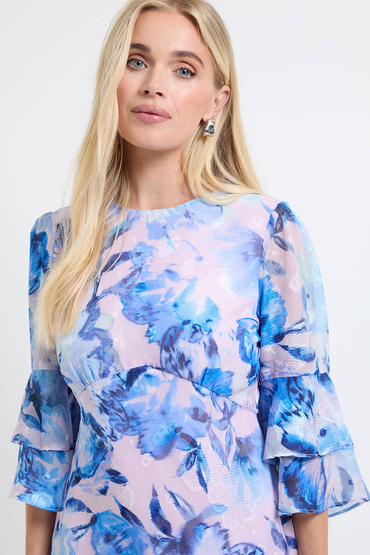 Wallis Robe Mi-longue Petite À Manches Volantées Et Imprimé Floral Dévoré