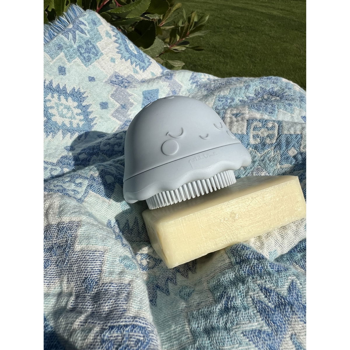 petit trucpetit truc   2in1 Babybürste Mila die Qualle ice