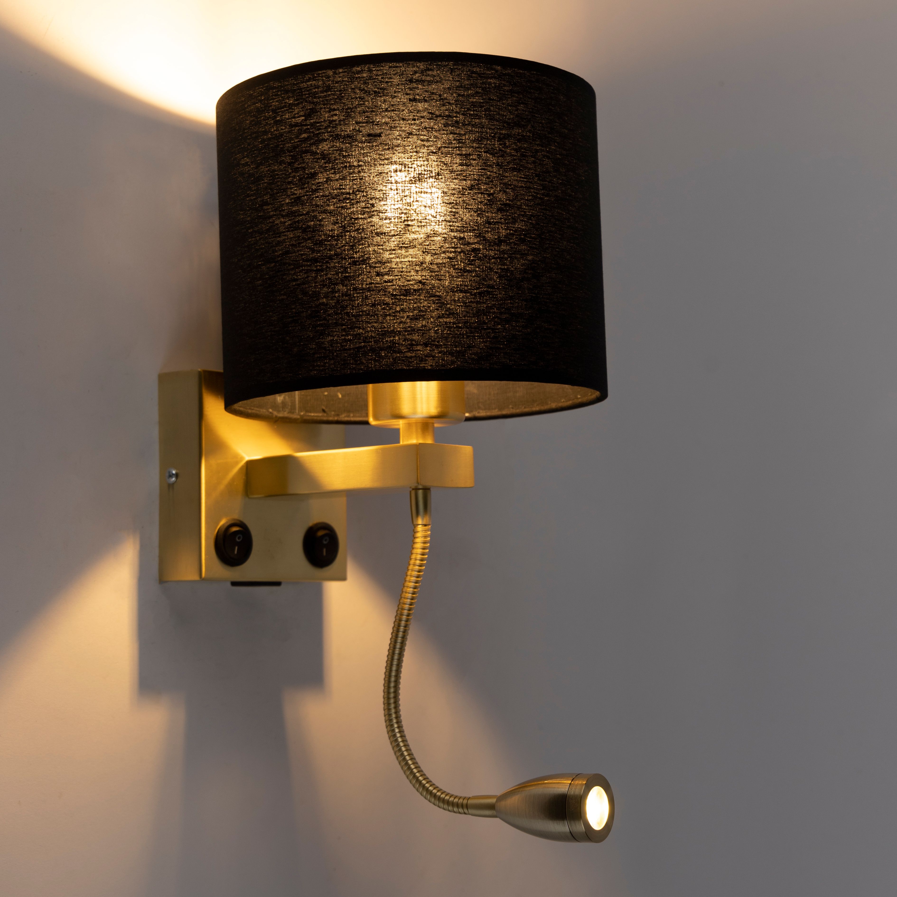Art deco wandlamp goud met USB en zwarte kap - Brescia