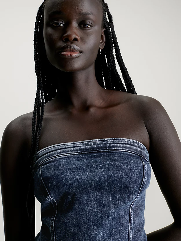 Minivestido jeans sem alças