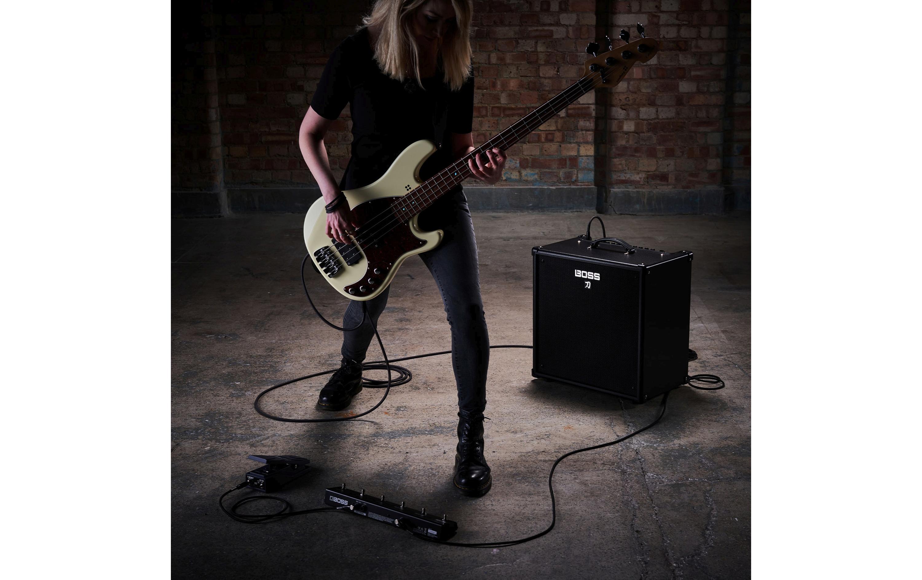 Combo KATANA-110 BASS - 60 Watt<br>Vielseitiger Combo-Bassverstärker mit modernen Funktionen