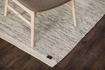KMCarpets Tofta Gulvteppe 140x200, Hvit/Svart