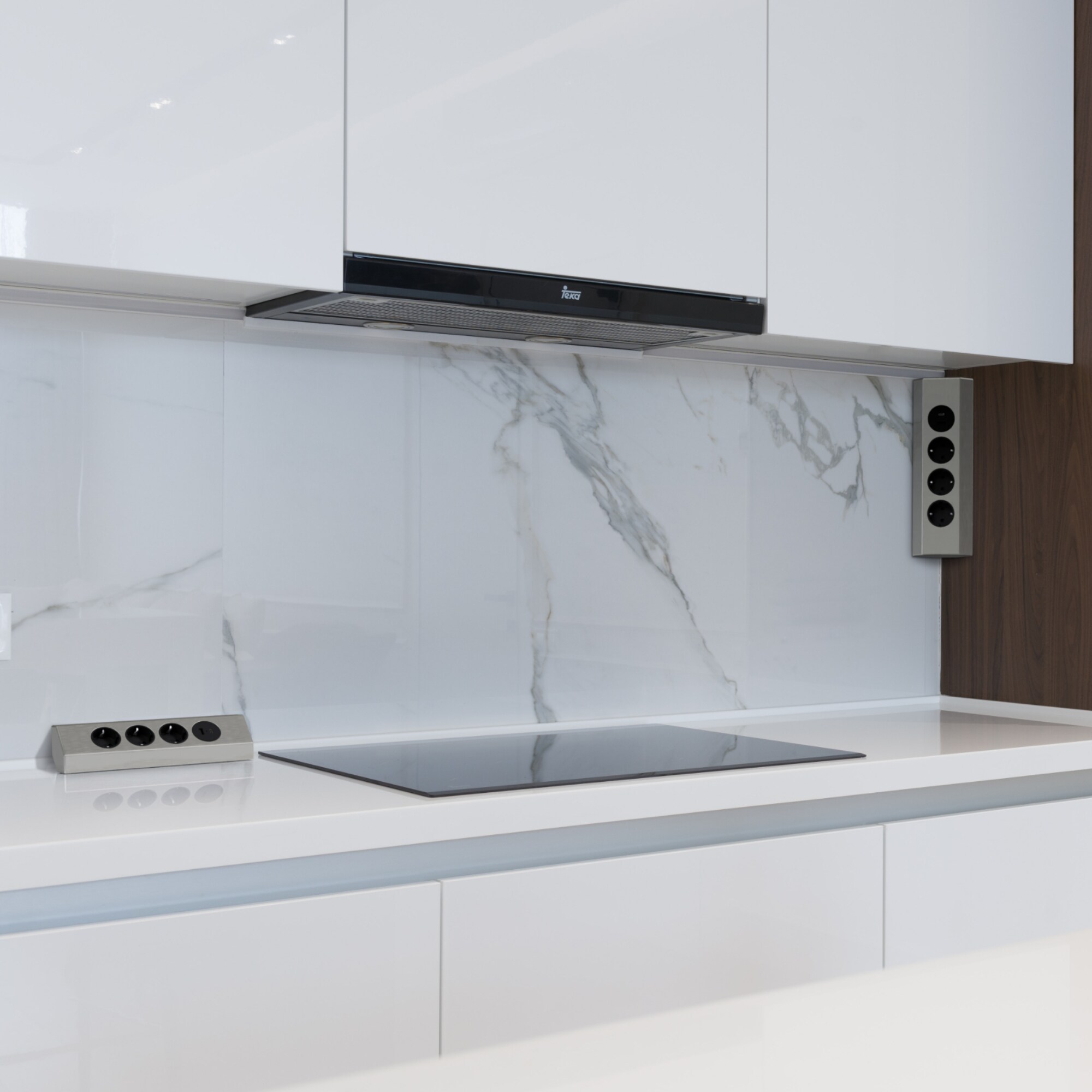 kalb | Edelstahl Ecksteckdose 4-fach Steckdosenleiste, 3x 230VAC, 2x USB Anschluss,2 m Anschlusskabel mit EU-Stecker, silber/schwarz