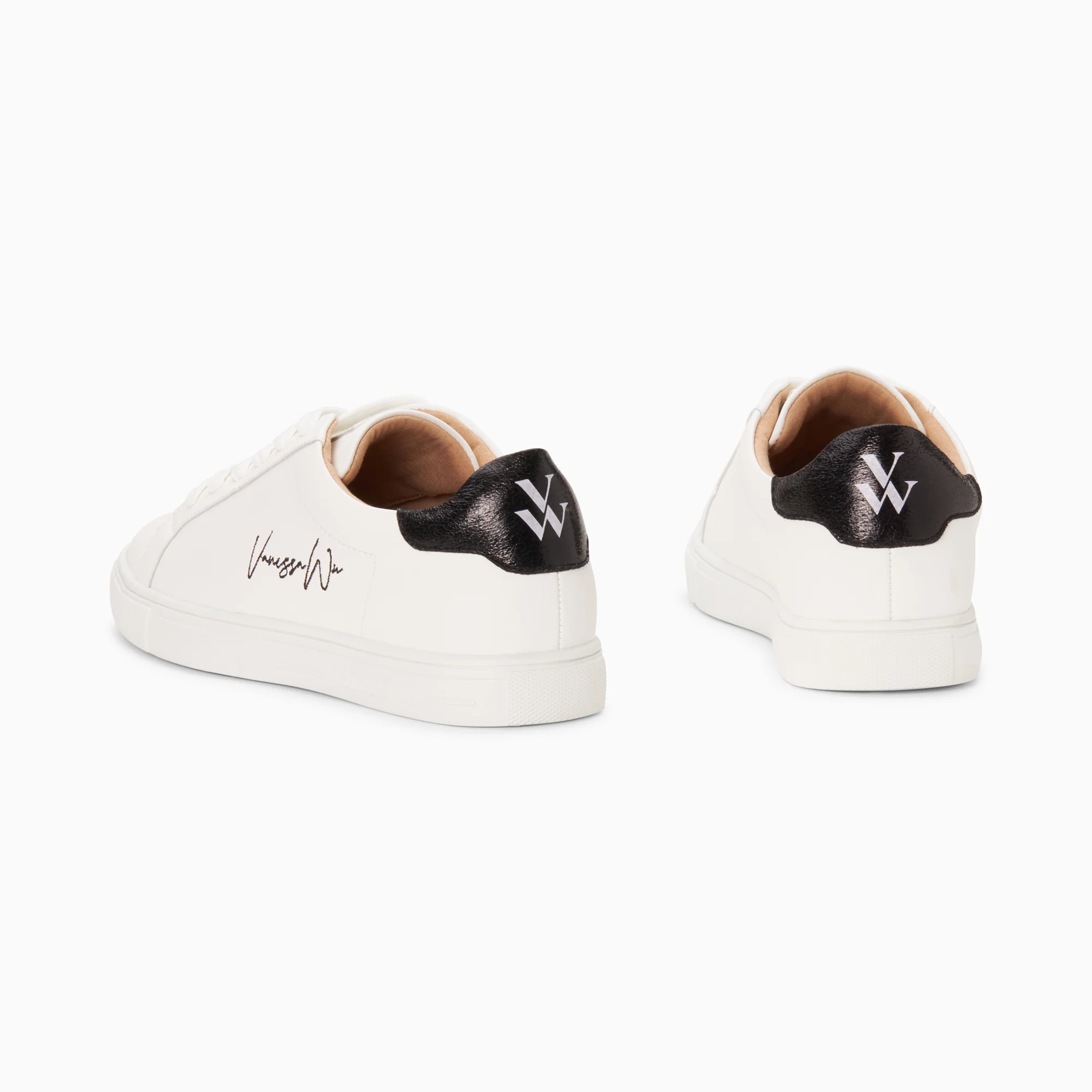 Sneakers-Baskets Isabella blanc et noir à lacets