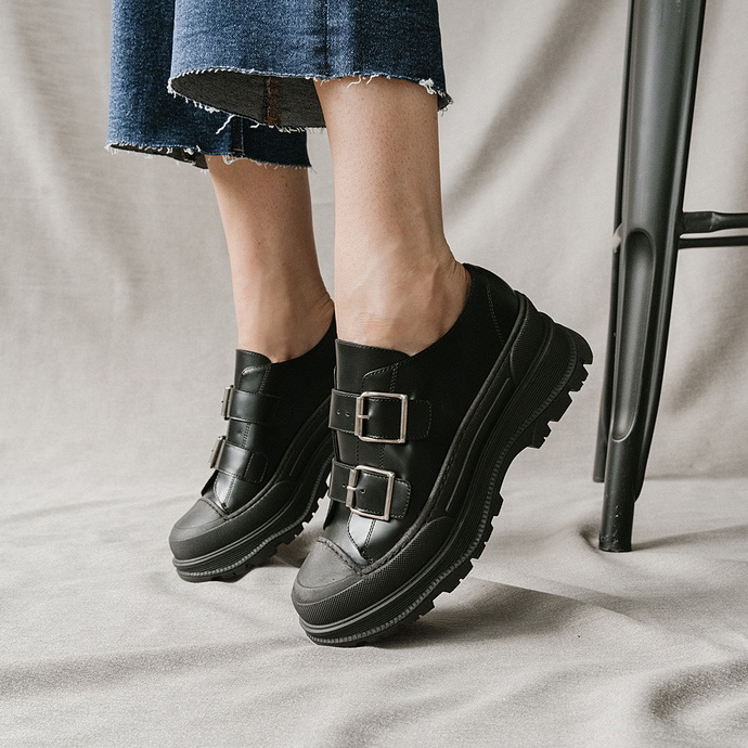 Derbies à boucles et semelles épaisses  en cuir glacé noir