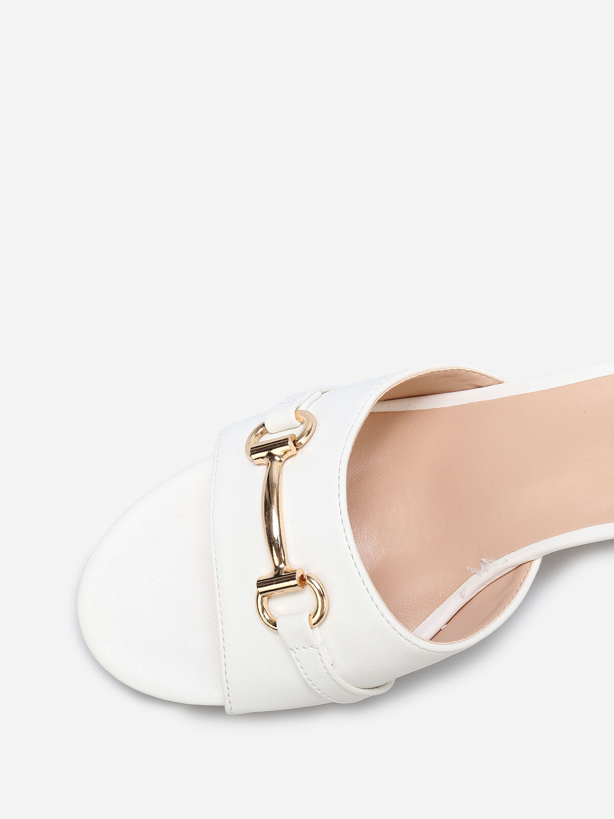 Mules à talon et détail boucle dorée- Blanc