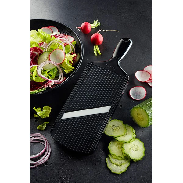 Mandoline réglable avec protège doigts noir Kyocera