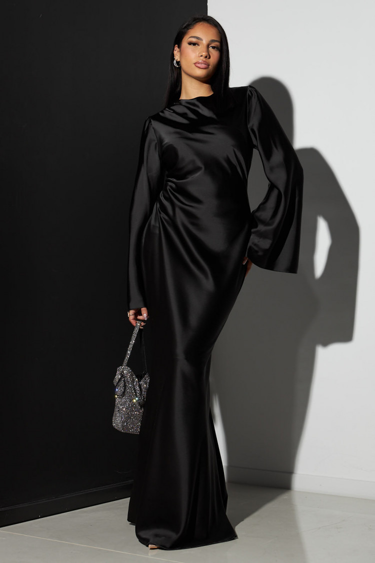 Robe longue satinée noire