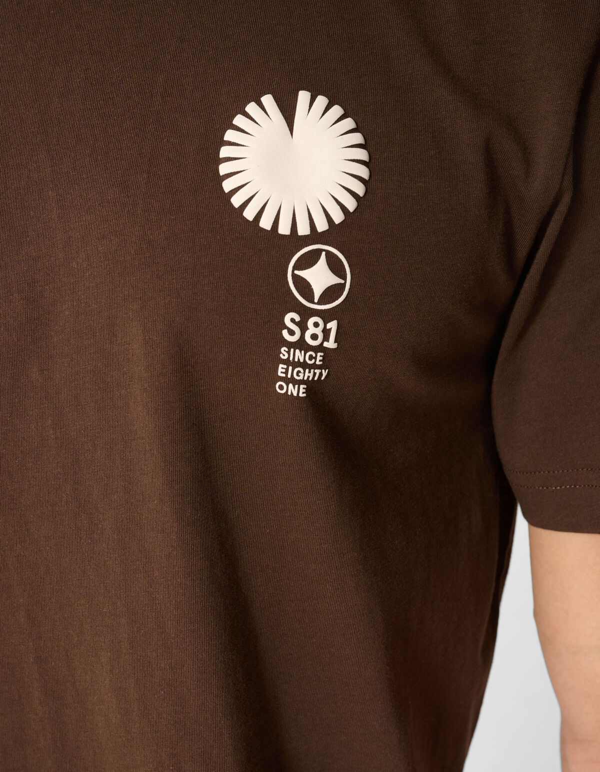 Radar Artwork T-shirt Donkerbruin