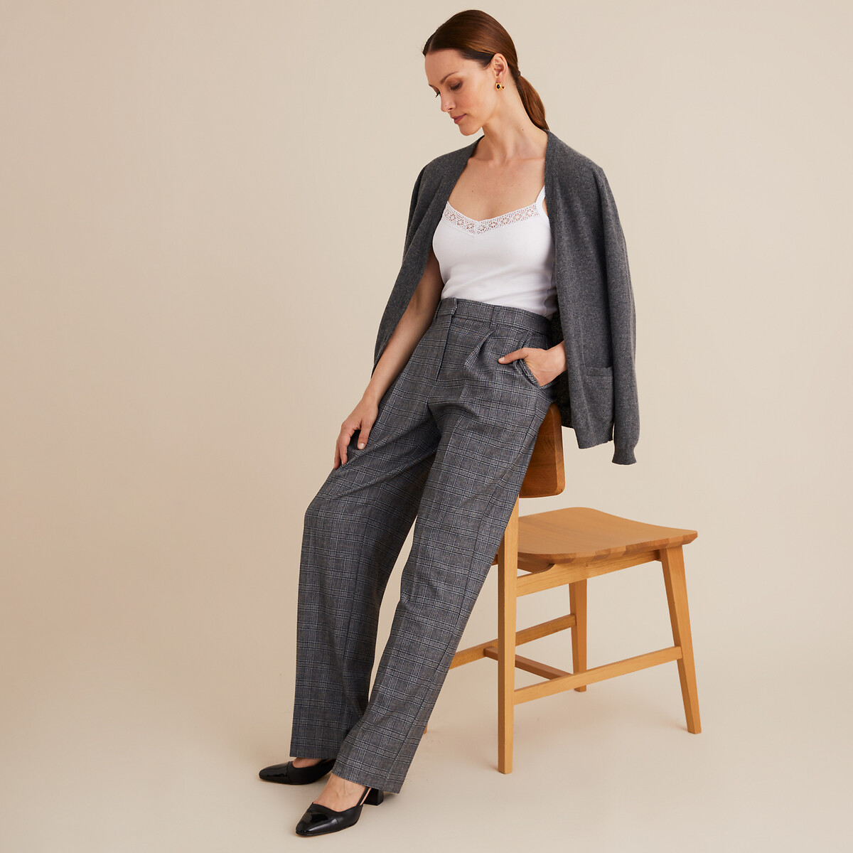 ANNE WEYBURN<br>Regata com decote em V e alças finas