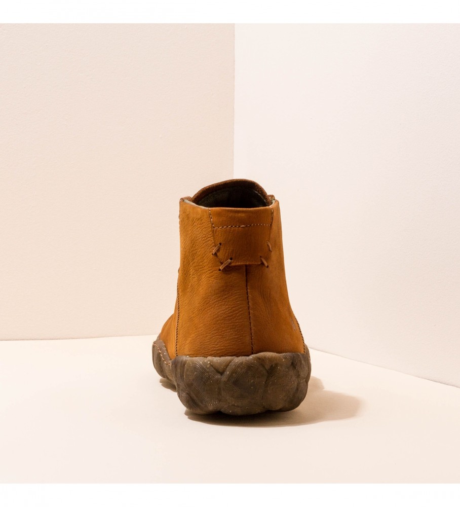Botas de cano curto Naturalist N5083 em couro marrom agradável