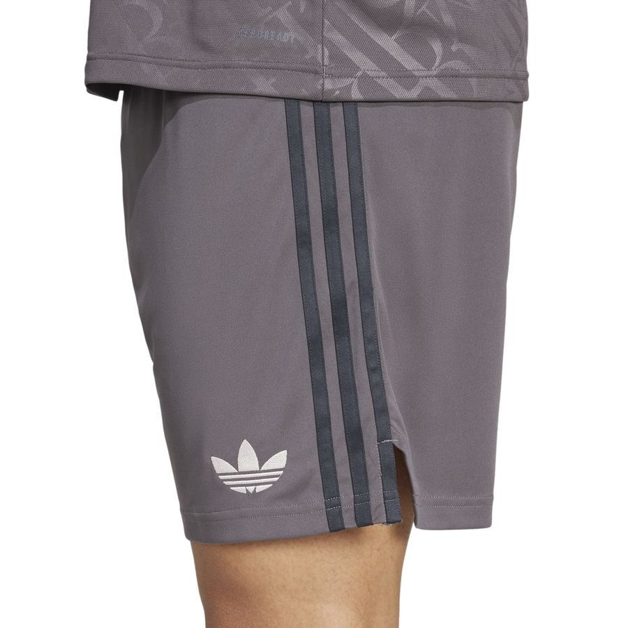 Real Madrid 3ème short 2024/25