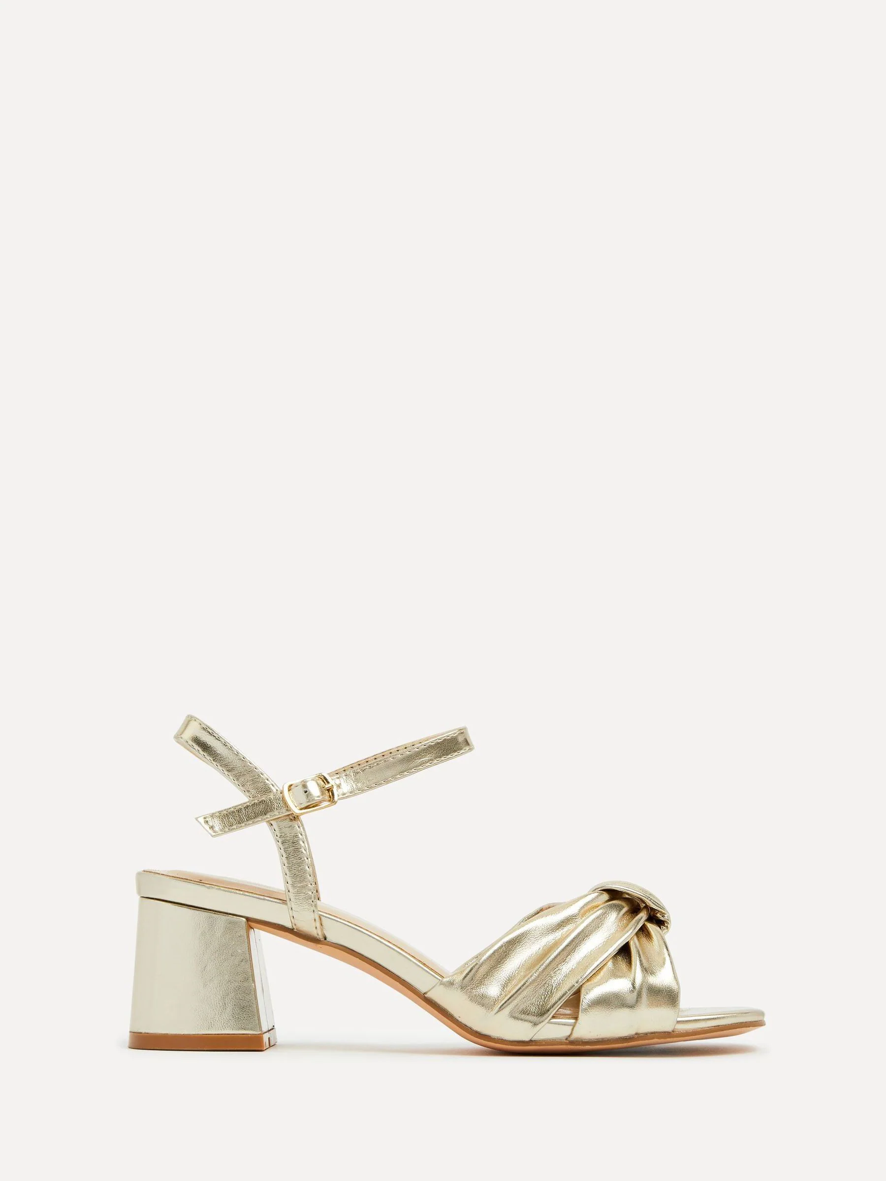 Goud - Linzi - Charlotte sandalen met blokhak en strik aan de voorkant