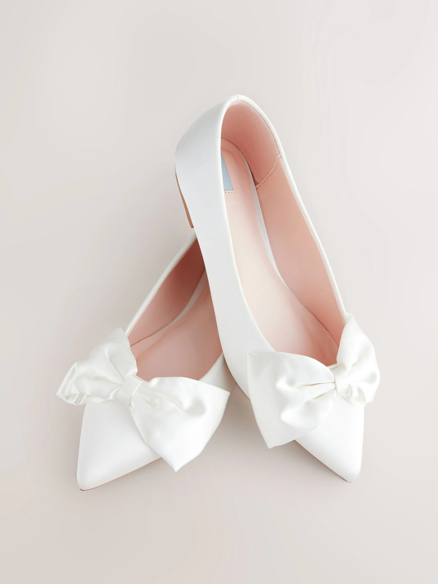 Ivoor - Forever Comfort® bruidsballerina's met strik en puntige neus
