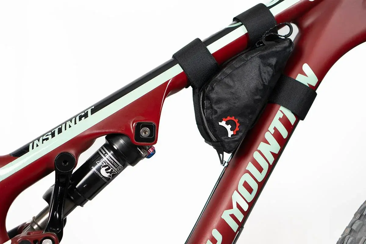 Revelate Designs Cranny Frametas 0.6L Zwart