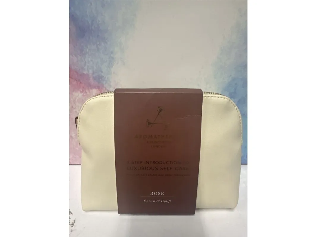 Aromatherapy Associates 3 Step Introduction To Luxurious Self-Care Set Aromatherapy Associates: Rose, Enrich and Uplift, Shower Oil, 50 ml   Rose, Exfoliating Scrub, 50 ml   Rose, Enrich and Uplift, Clay Mask, 50 ml For Women