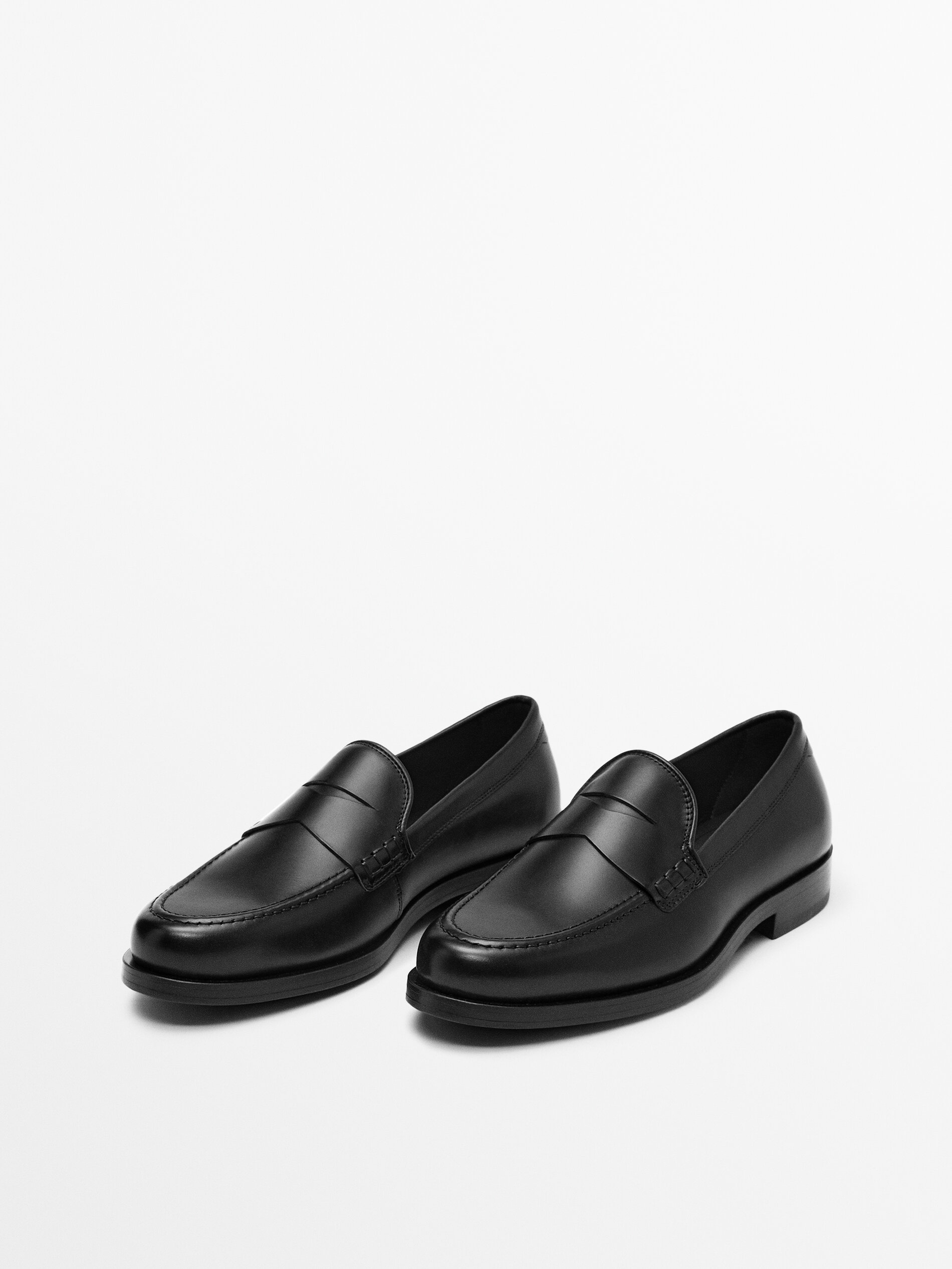 Mocassim em couro napa escovado - PRETO