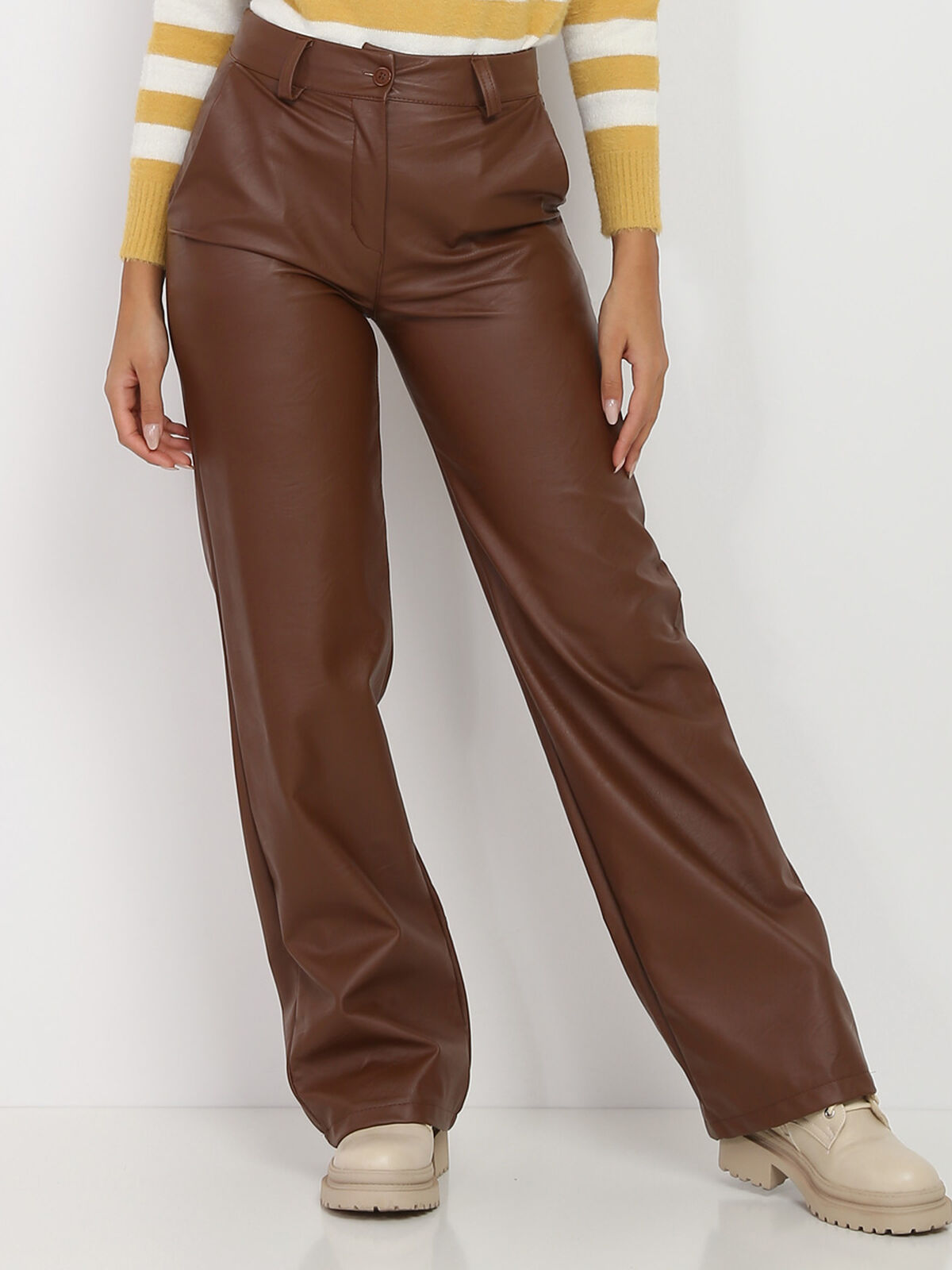 Pantalon large en simili- Camel