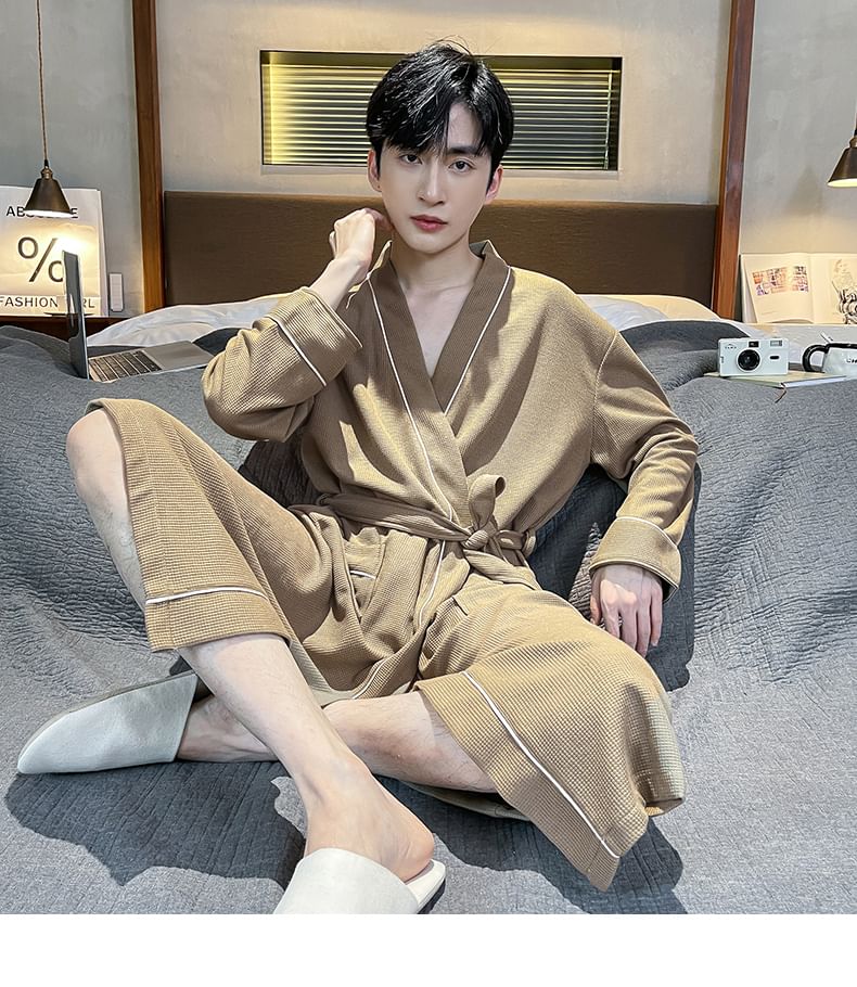 Siensien - Koppel bijpassende pyjamajas met V-hals en contrasterende bies