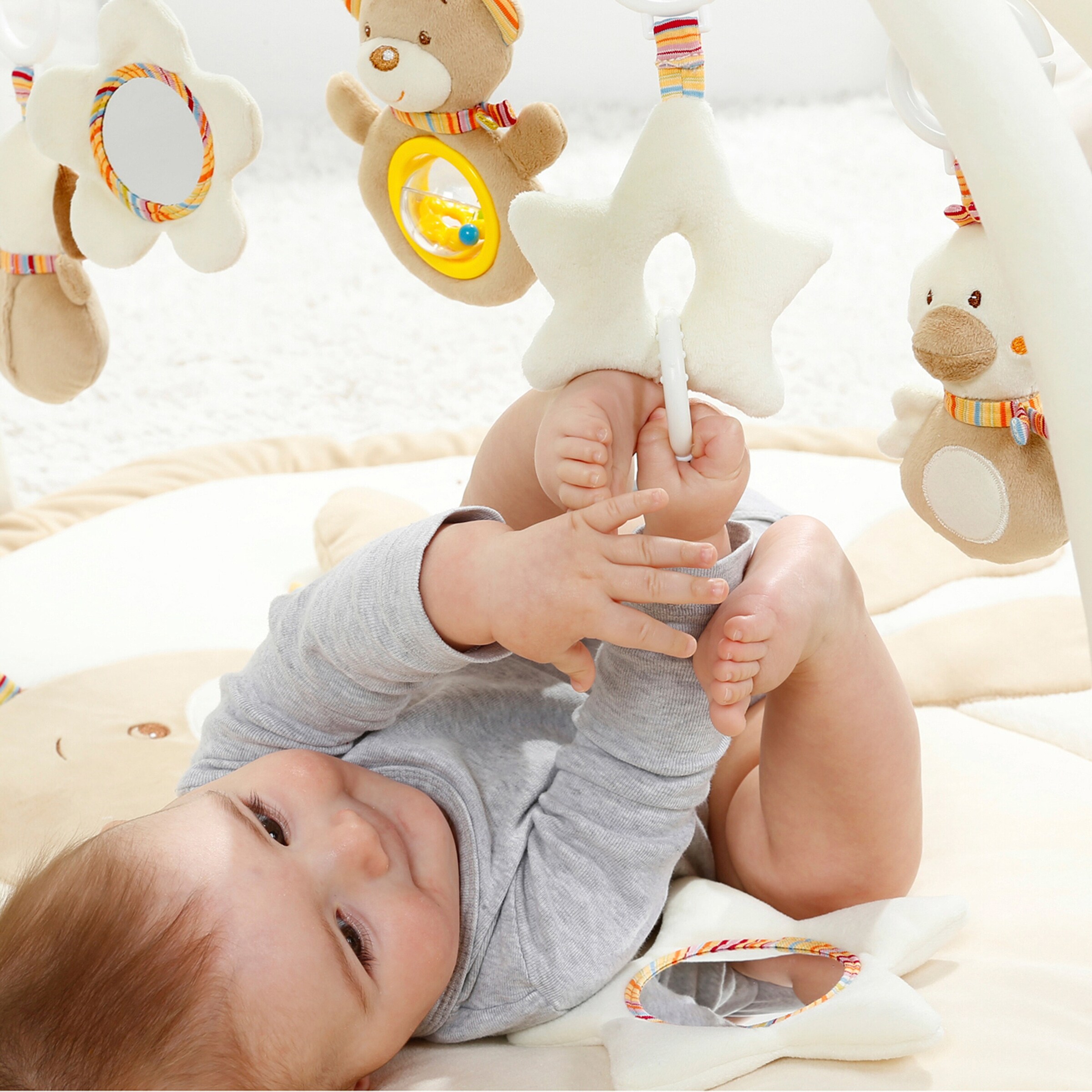 Fehn Spielbogen mit 3-D-Activity-Decke Teddy Rainbow