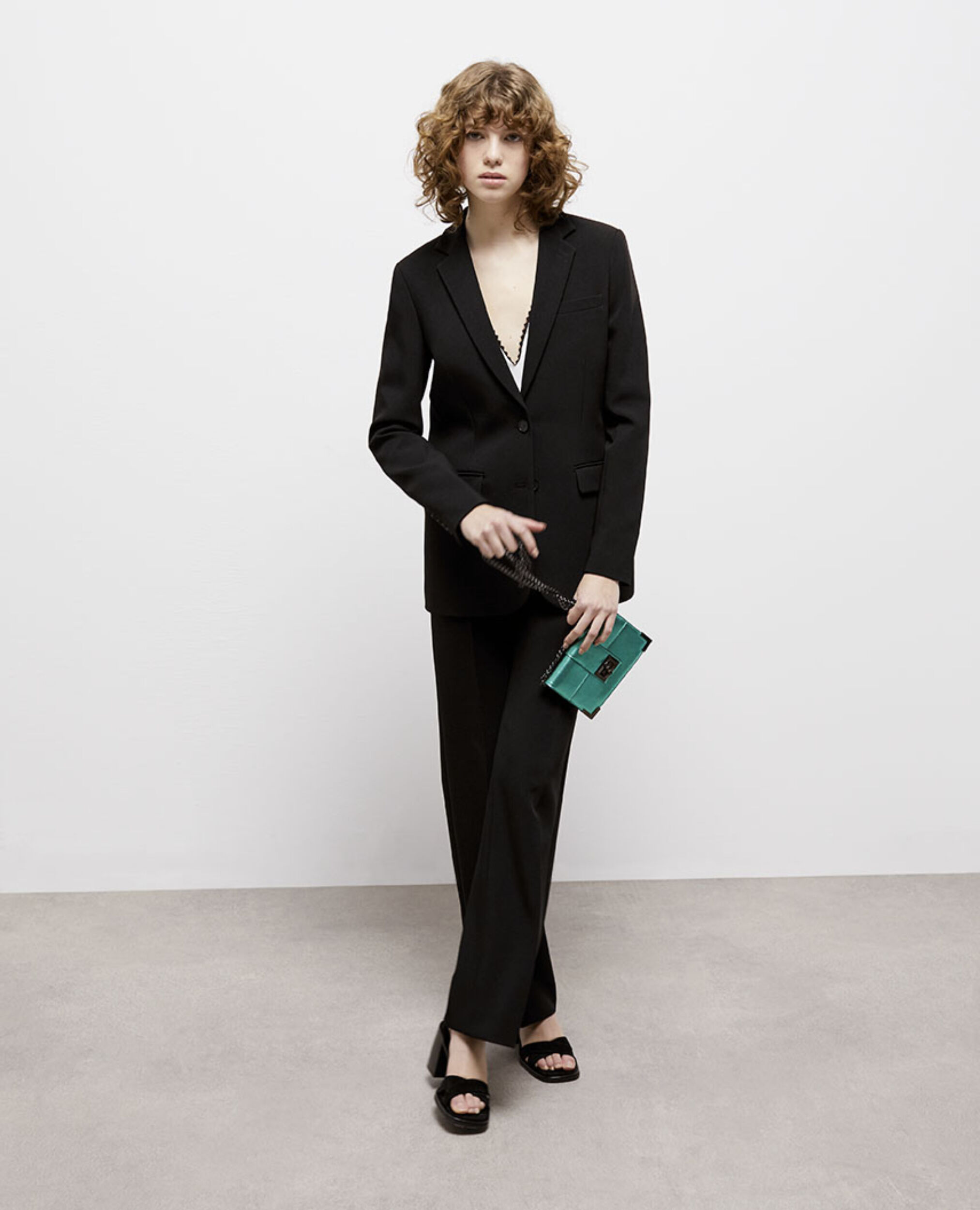 Veste tailleur noire en crêpe