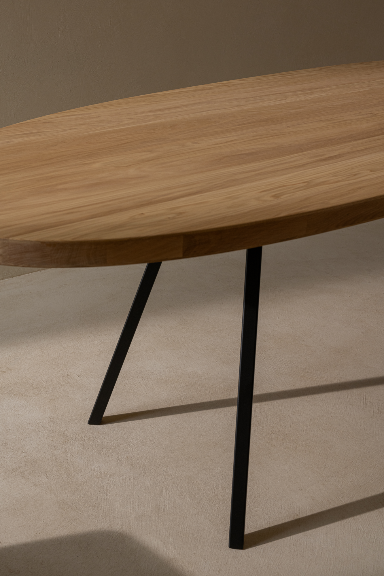 Studio HENK tafel Slim Co Ovaal, zwart frame - Smart Collectie 200 x 120 cm | Eikenhout | Verjongde rand | Frame Zwart