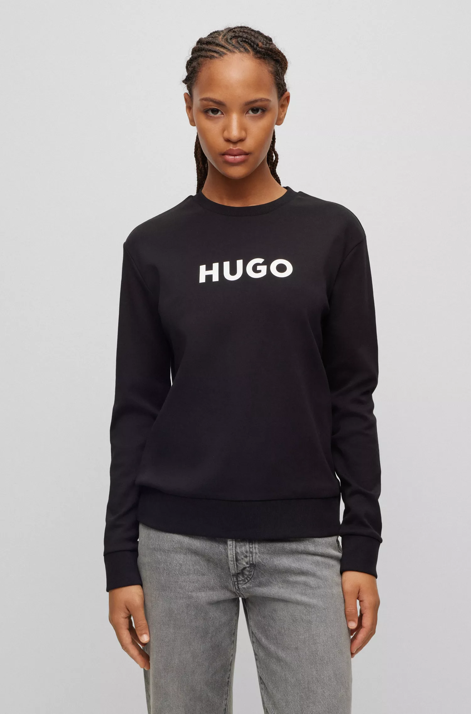 Moletom HUGO com logo em contraste vermelho em algodão orgânico interlock.