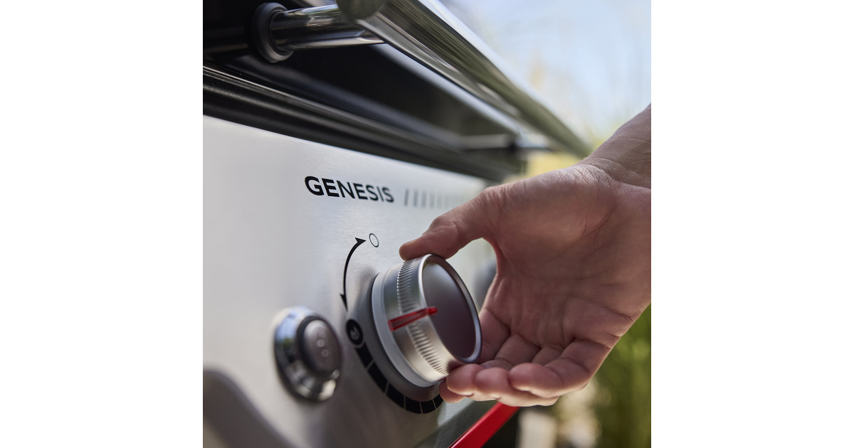 WeberGenesis E-335W gasbarbecue  (Zwart, 3 branders, 2 Boost-branders, Sear Zone, Propaan)