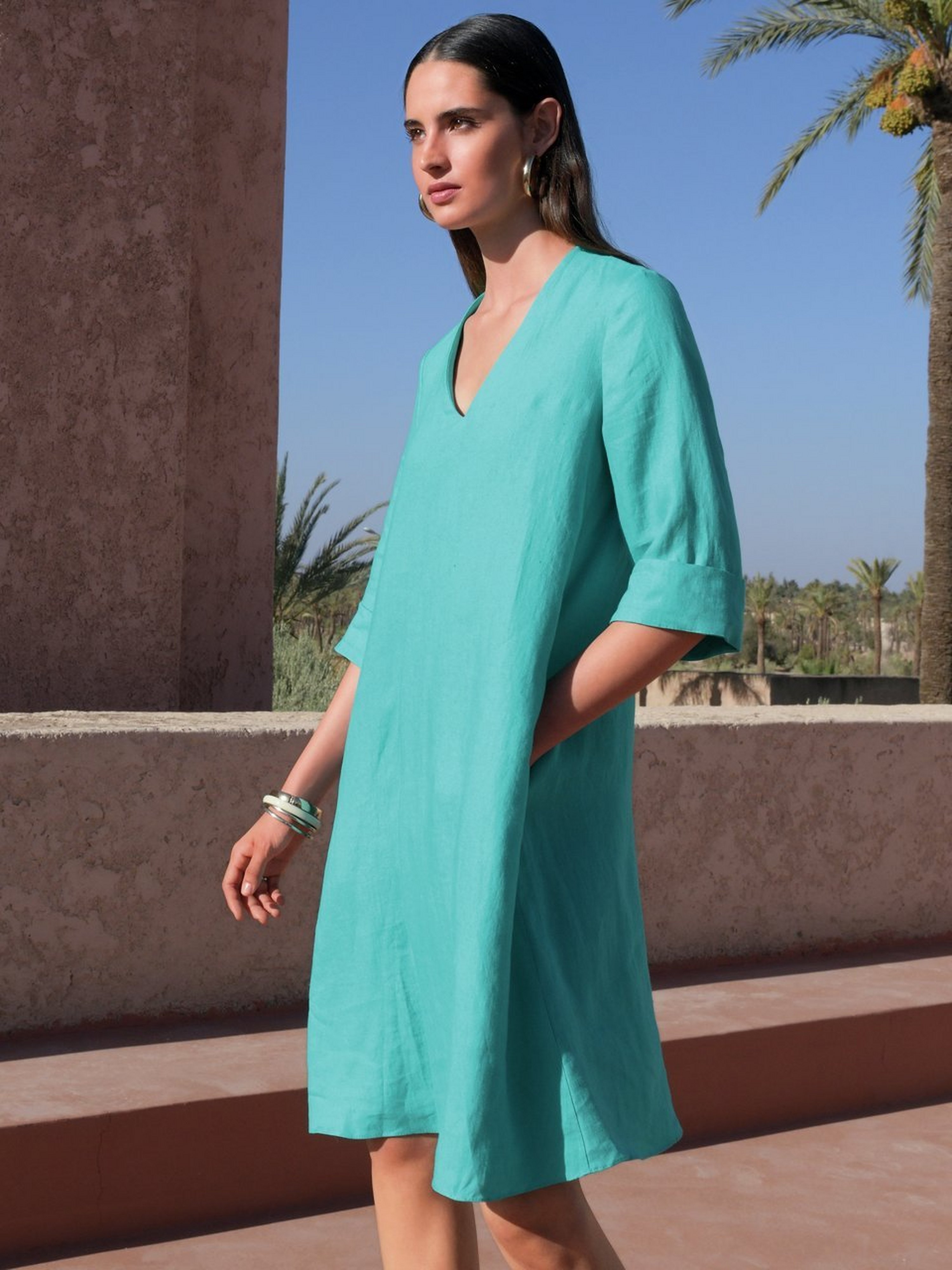 Kleid mit V-Ausschnitt
