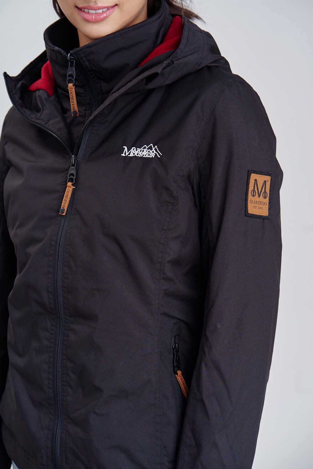 MARIKOO Damen Sportliche Outdoorjacke Übergangs Regenjacke mit Kapuze Erdbeere