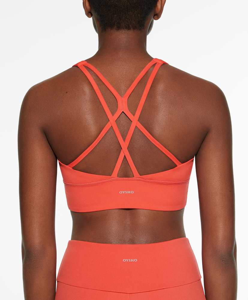 Sutiã esportivo com suporte médio para os seios.