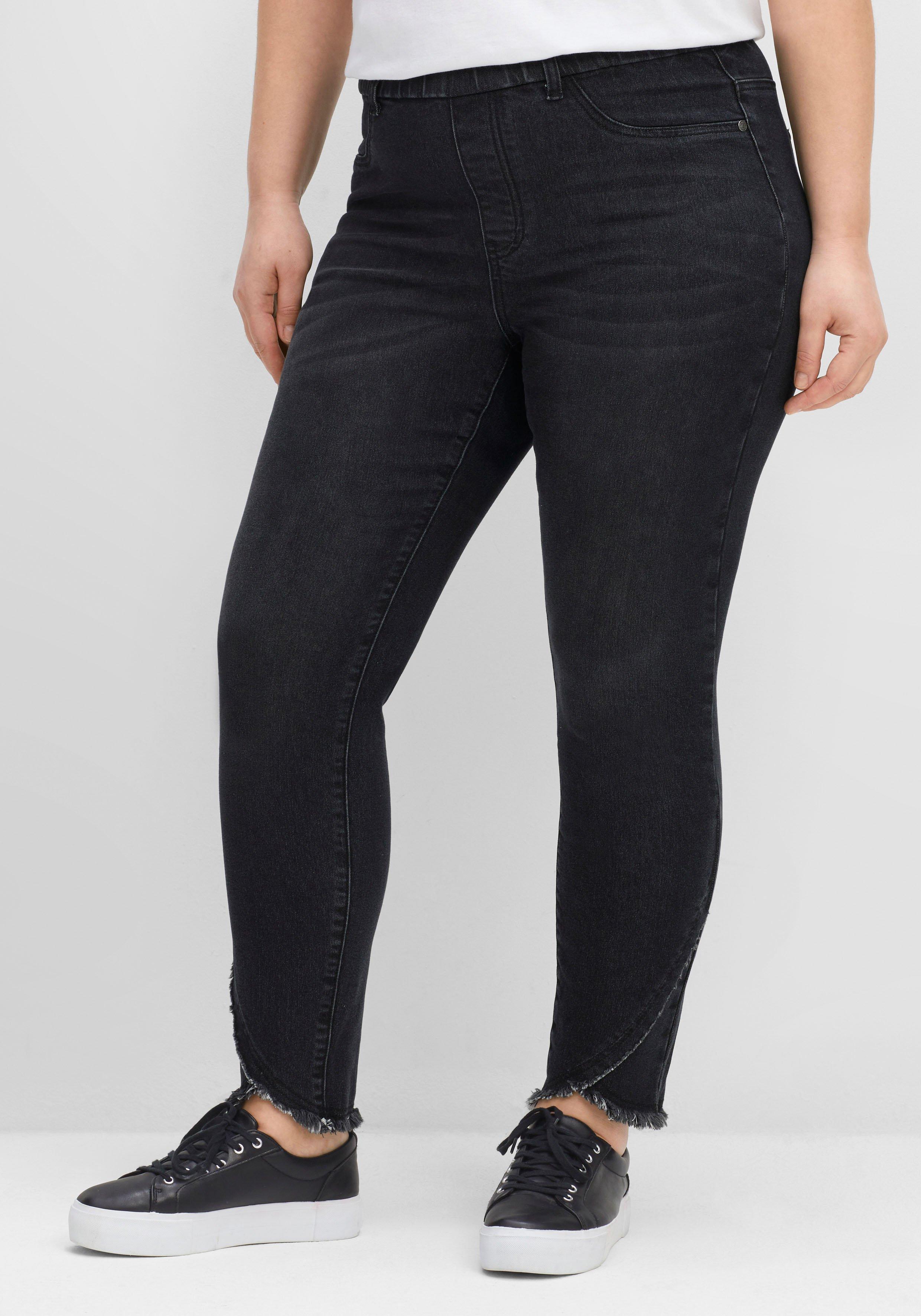 Schmale Jeans mit Gummibund und Fransensaum