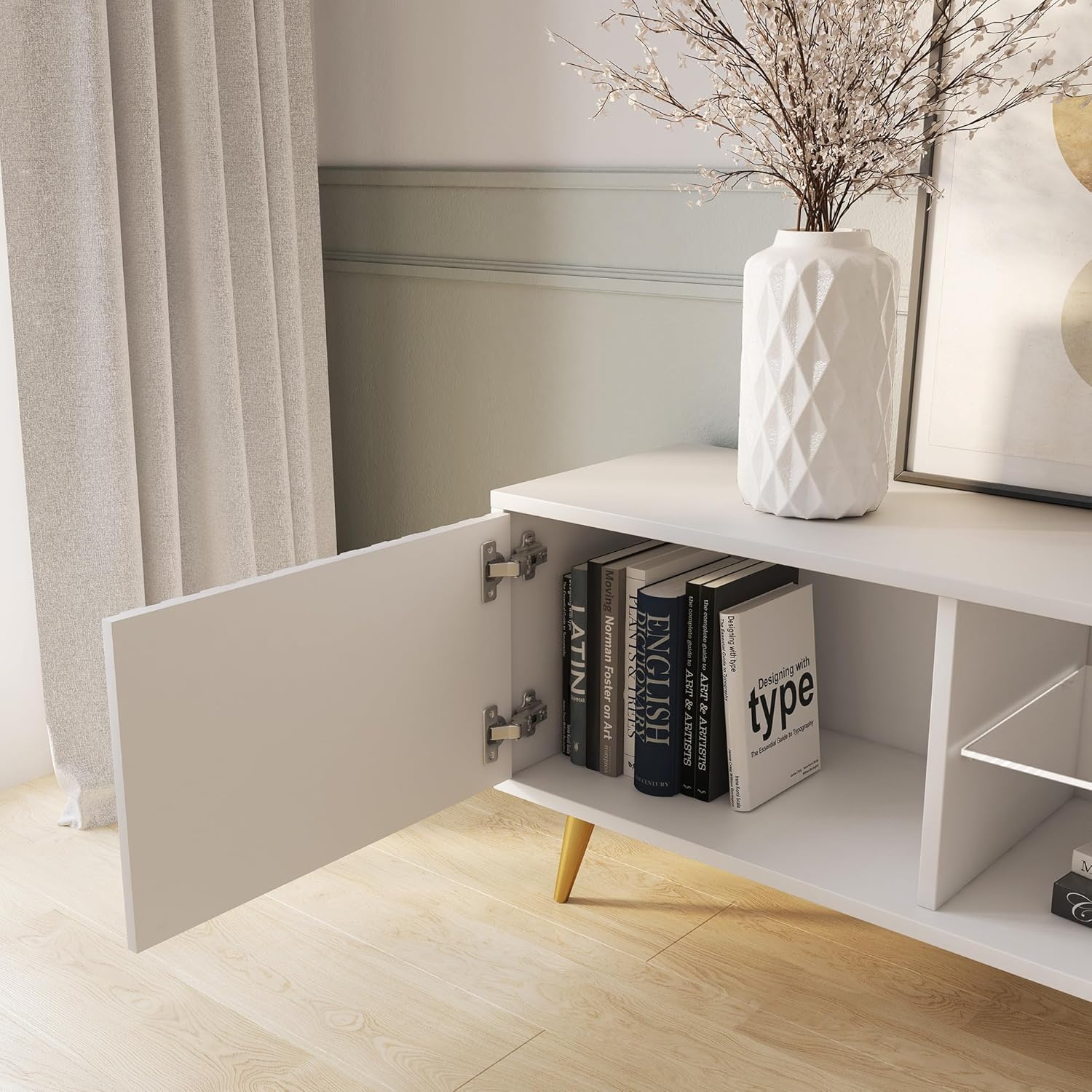 Selsey TV Schrank Board Sideboard Fernsehtisch Fernsehschrank Mit Lamellen 135 cm Goldene Beine Weiß Bello