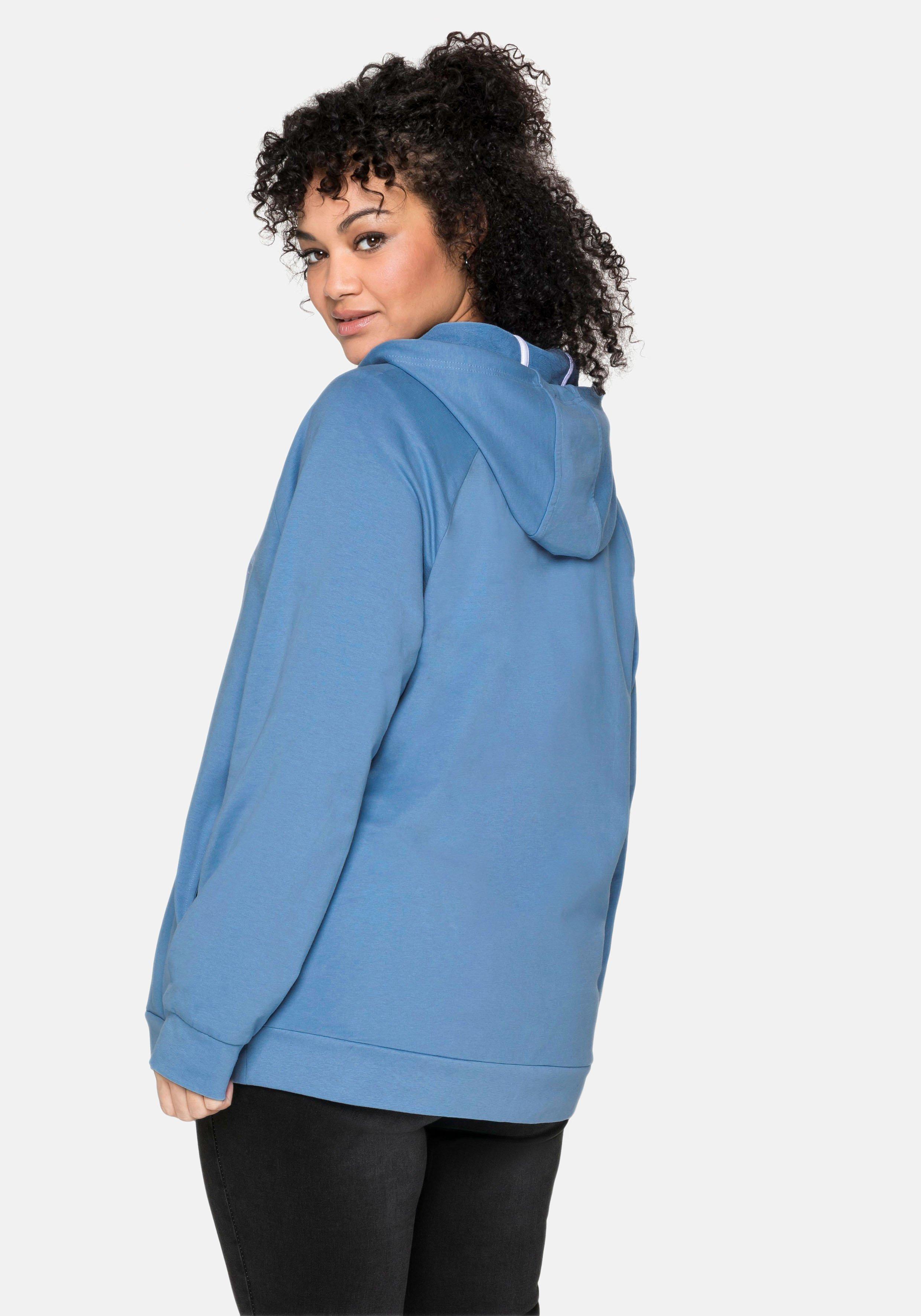 Sweatjacke mit Kapuze und kleinem Brust-Print