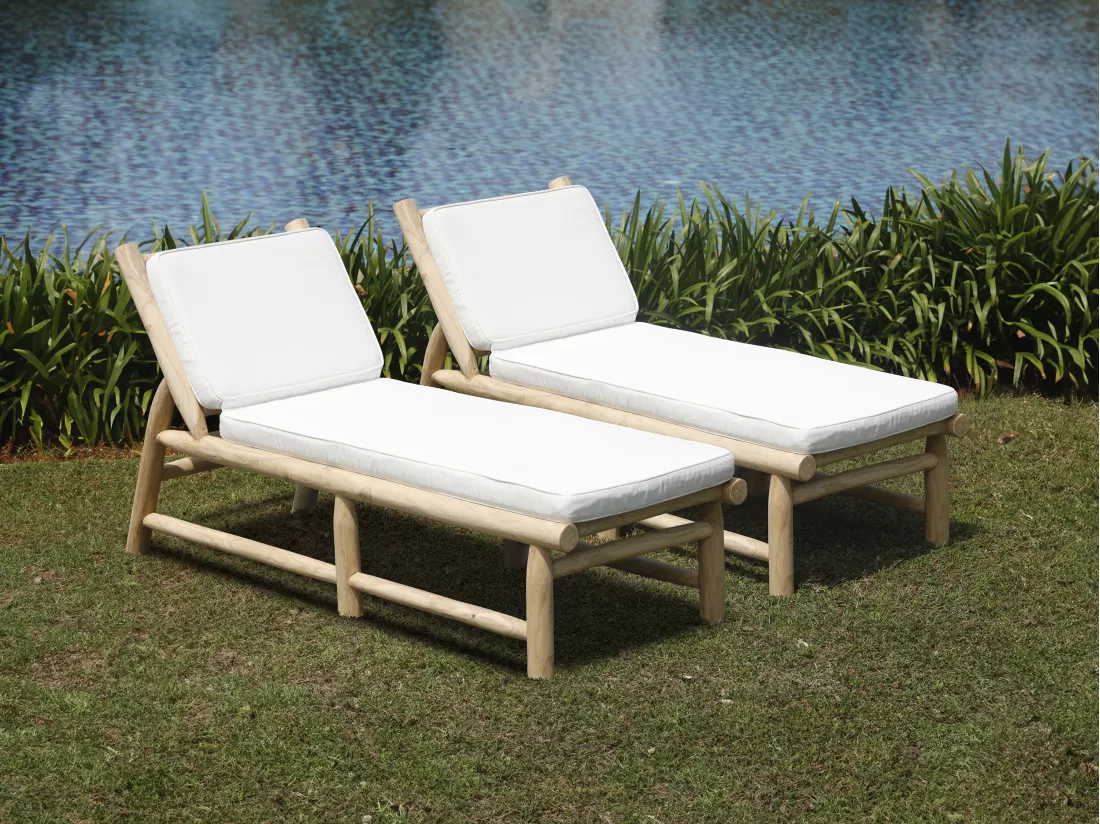 Lot de 2 bains de soleil en teck avec matelas - Naturel clair et blanc - TULUM de MYLIA