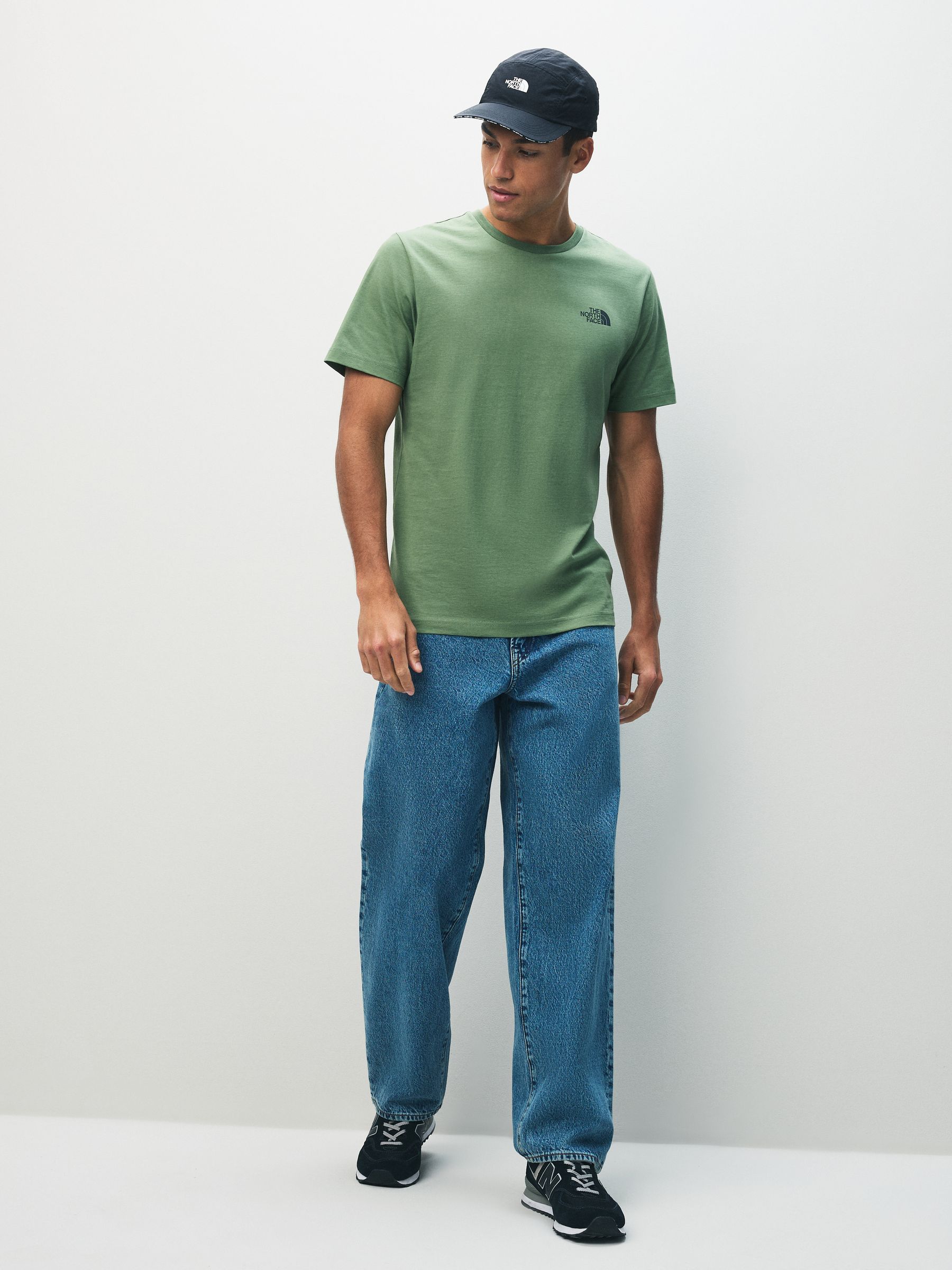 Groen - The North Face T-shirt met bergprint op de achterkant