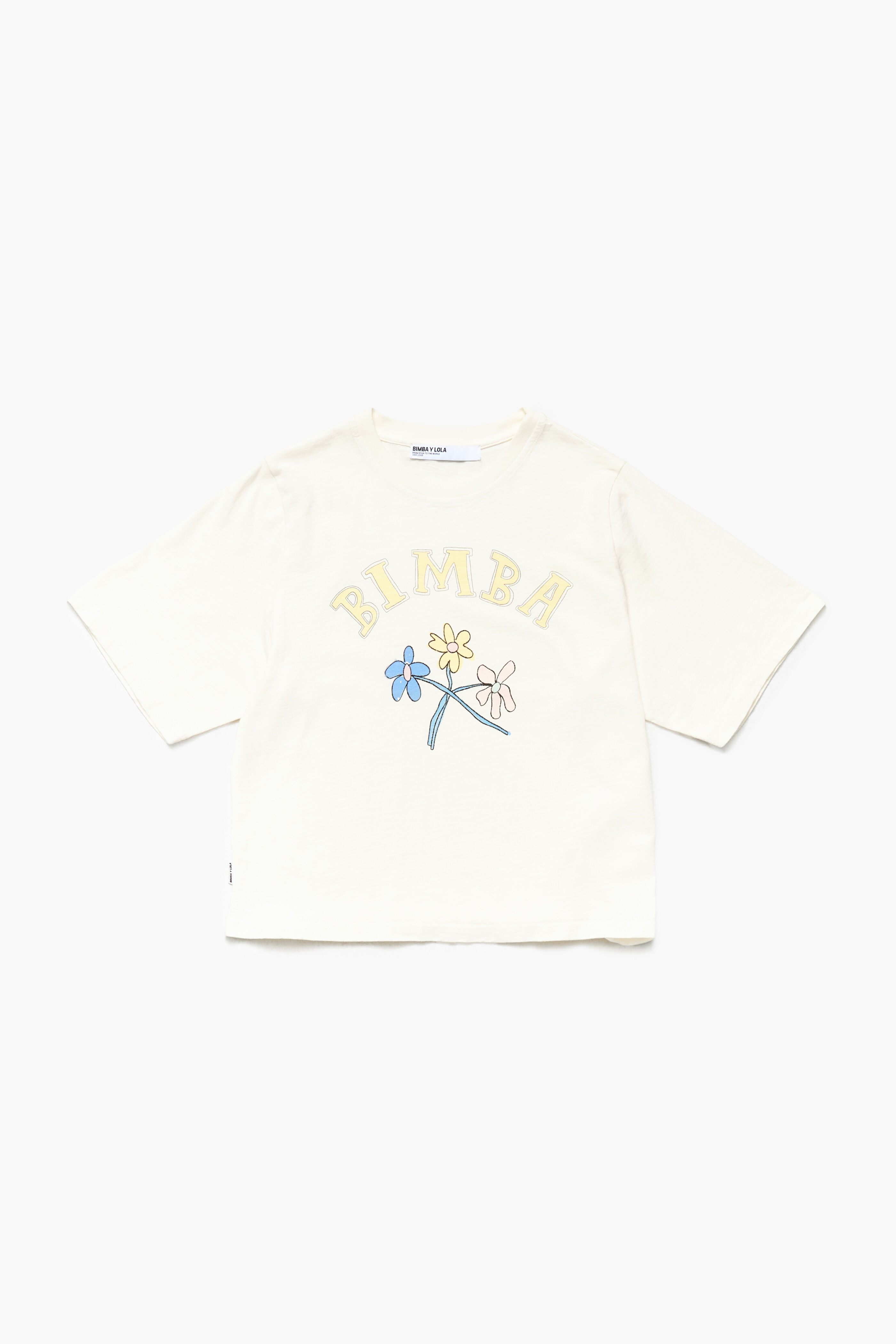 Camiseta de algodão com o logo da Bimba, estampa floral baunilha.