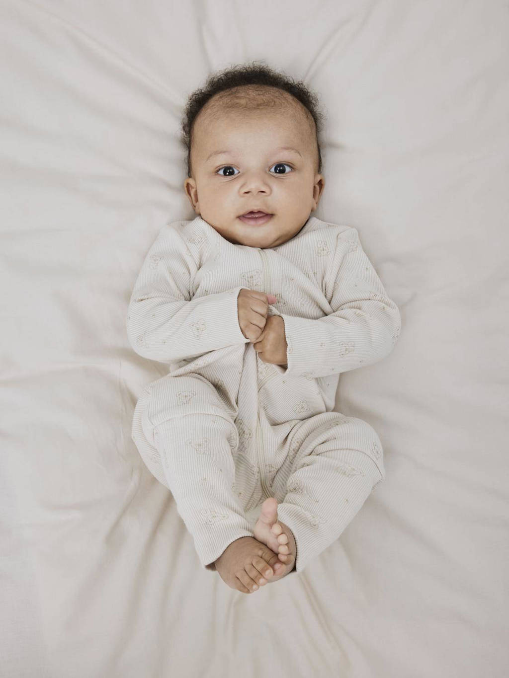 NAME IT baby pyjama met all over print beige/bruin