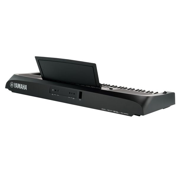 Yamaha DGX-670 B