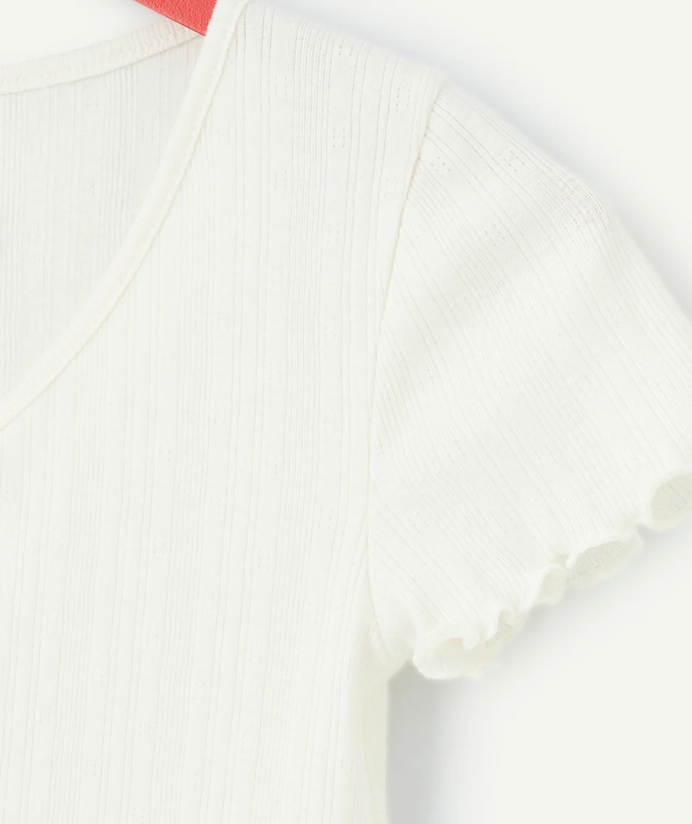 T-SHIRT TRICOT FILLE EN COTON BIO CÔTELÉ ÉCRU AVEC FESTONS