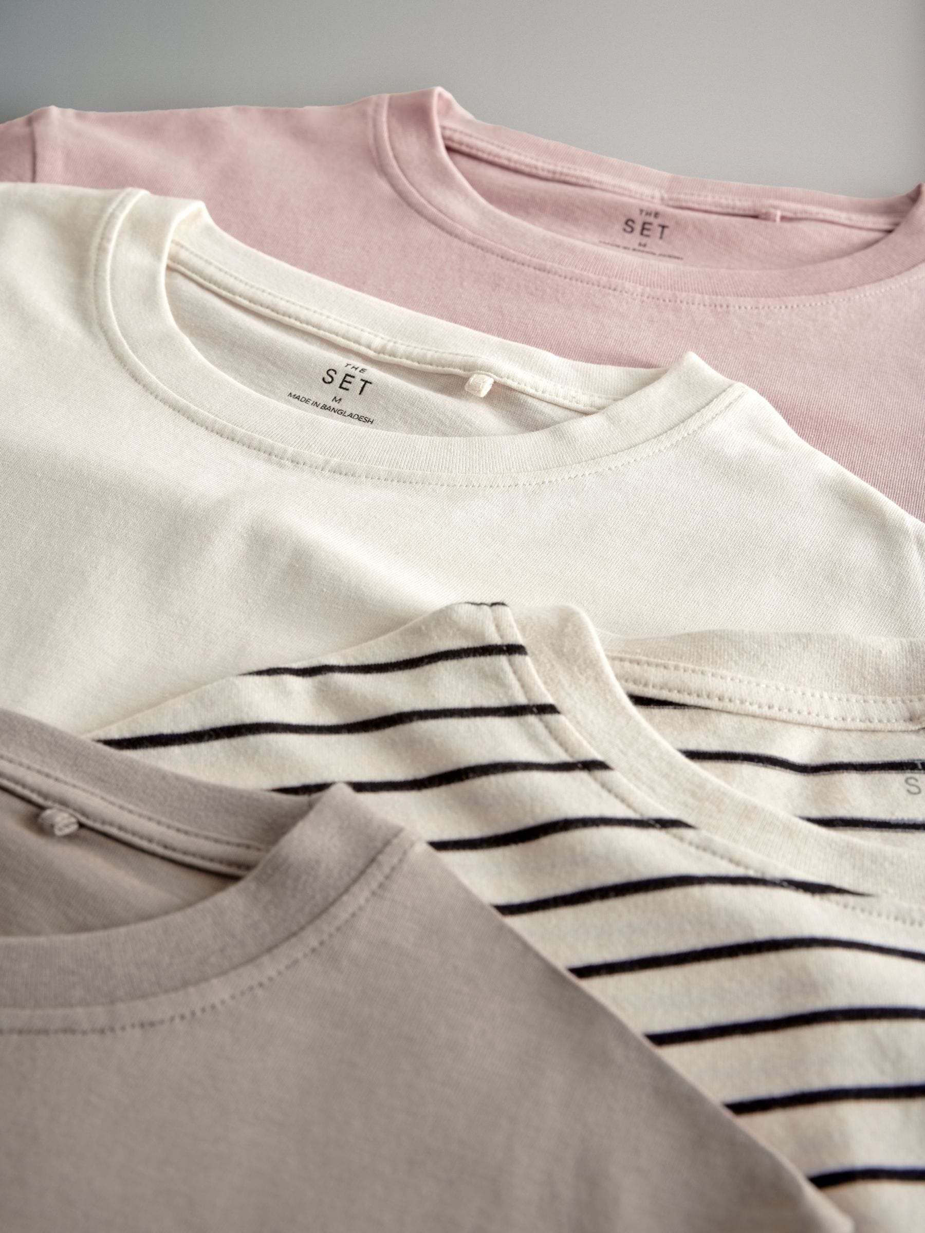Roze rozen/neutrale streep/crèmekleurig/taupe bruin - The Set verpakking van 4 100% katoenen relaxte T-shirts met korte mouwen