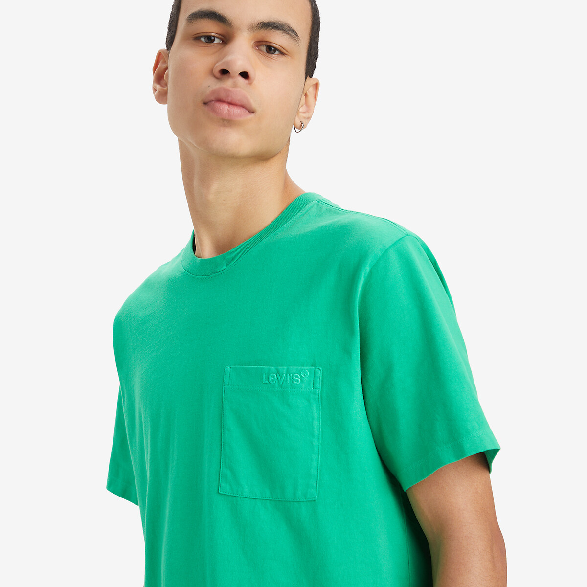 Camiseta folgada Levi's com gola redonda e bolso no peito.