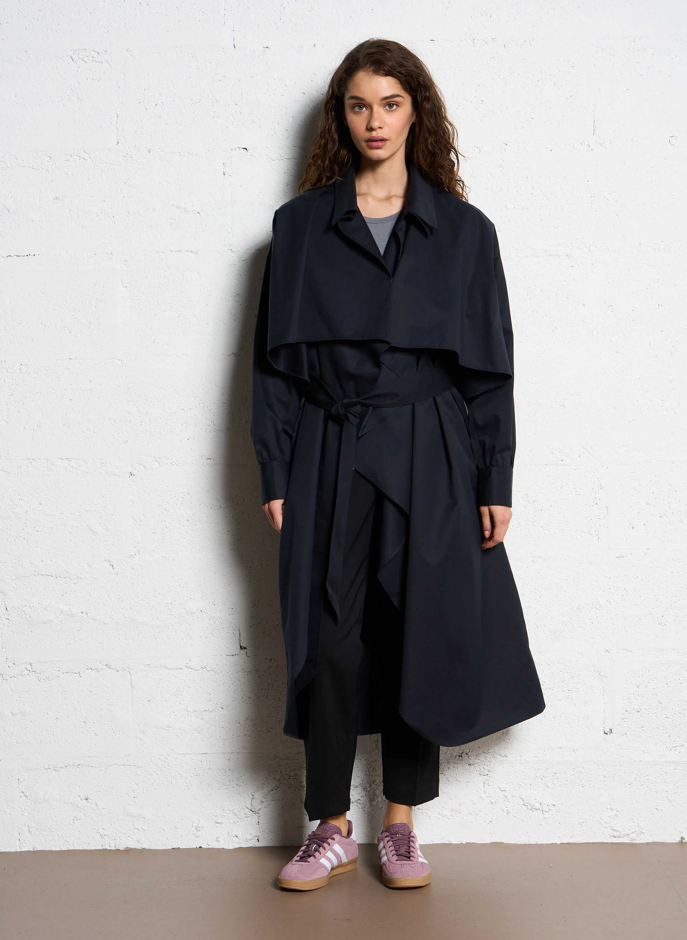GEORGIA - Robe chemise mi-longue à col déstructuré en coton | Noir