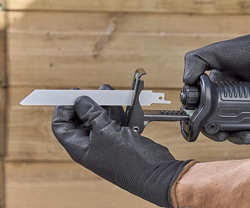BLACK+DECKER 750W Reciprozaag - Krachtig - Ergonomisch Design - Variabele Snelheid
