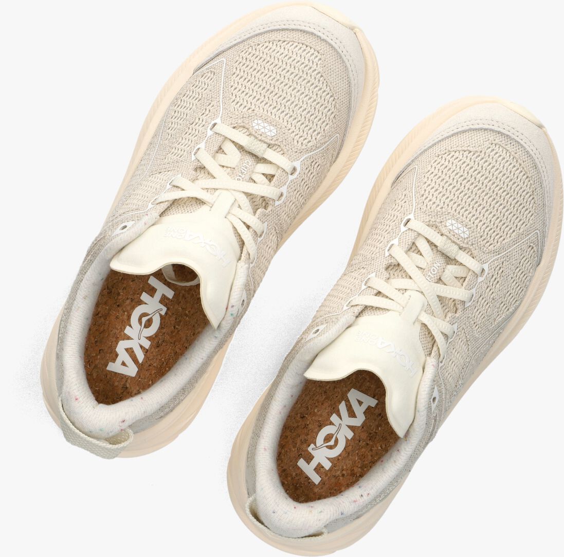 beige hoka lage sneakers clifton one9 d