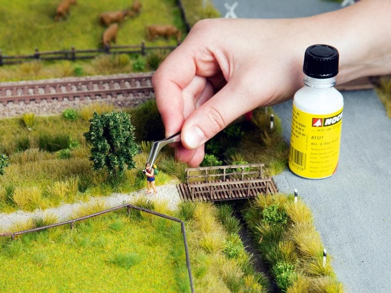 NOCH Hin- & Weg-Kleber 30g Temporärer und ablösbarer Klebstoff für Modellbau Diorama
