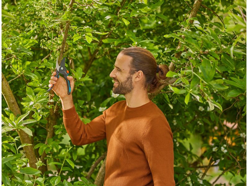 GARDENA Gartenschere PremiumCut Pro Gartenschere zum Schneiden von Grünpflanzen und frischen Ästen